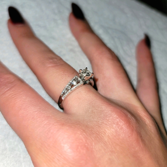 Diamond Engagement Ring - Picture 3 of 5